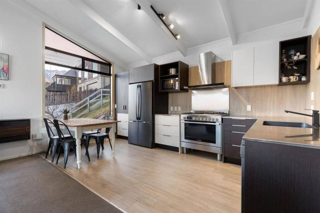Lakeview Retreat At Hill Holiday home Queenstown